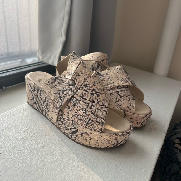 Matisse Snake Print Platform Sandals - Picture 1 of 4